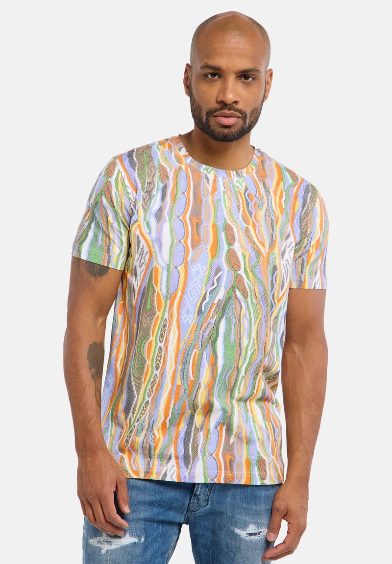 Short-sleeve T-shirt in multicolor, featuring a wavy pattern of orange, green, and purple tones on a lightweight fabric.