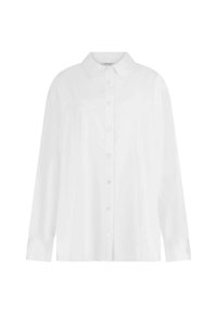 Camicia bianca a maniche lunghe con bottoni, realizzata in tessuto morbido, con colletto classico, bottoni frontali e spalle leggermente basse.