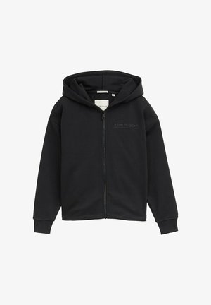 Crna dukserica na patentni zatvarač s velikom kapuljačom i tiskanim natpisom "# VRIJEME JE ZA BIJEG" u suptilnoj sivoj boji na lijevoj strani prsnog dijela.