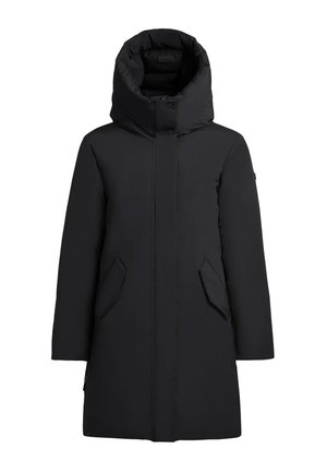 Črni puhov plašč z visokim ovratnikom, s čistim dizajnom, dvema stranskima žepoma in gladko, mat teksturo. Zapiranje z zadrgo po celotni dolžini spredaj.