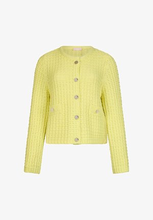 Lime zöld kötött kardigán texturált mintával, kerek nyakkivágással, hosszú ujjakkal és ezüst gombos záródással. Két első zsebbel ellátva.