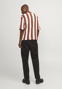Jack & Jones JORNOTO - Shirt - maple syrup/cloud dancer