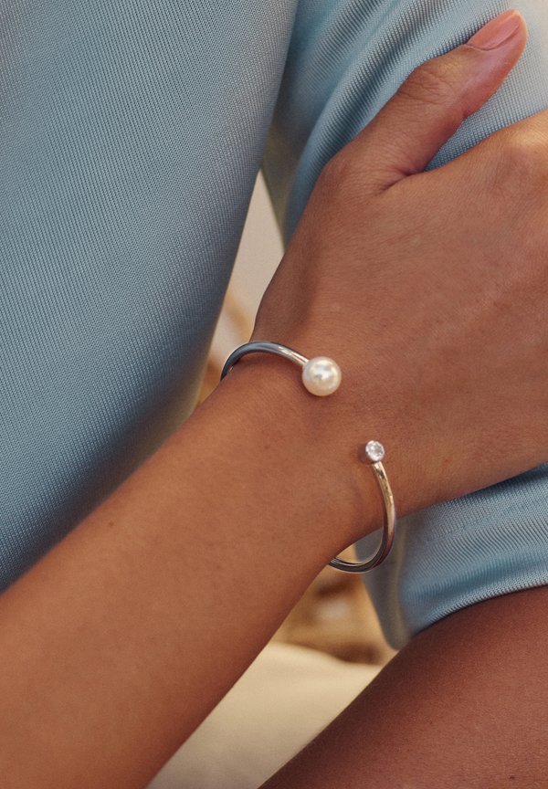 LUNA PEARL BANGLE - Armband - steel