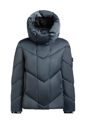 Marineblaue Steppjacke mit hohem Stehkragen, Chevron-Steppung, glatter Textur und schwarzer Innenfutter; mit einem Knopf-Akzent am Ärmel.
