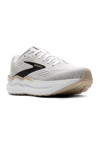 Baskets de course pour hommes en maille blanche et grise avec un accent noir. Elles sont dotées d'une semelle rembourrée avec un relief texturé pour une meilleure adhérence.