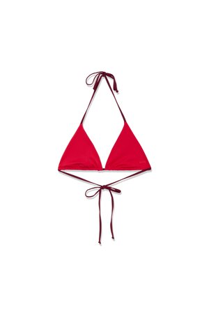 Κόκκινο τριγωνικό τοπ μπικίνι με λουριά που δένουν στον λαιμό και στην πλάτη, τοποθετημένο επίπεδα σε λευκό φόντο.