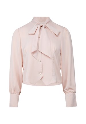 Blouse rose pâle à manches longues avec un grand nœud noué au col et des boutons imitation perle sur le devant.