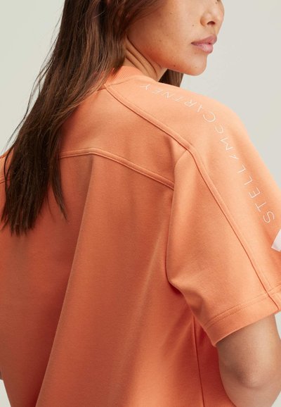 adidas by Stella McCartney LOGO TEE - Triko s potiskem - dusted clay