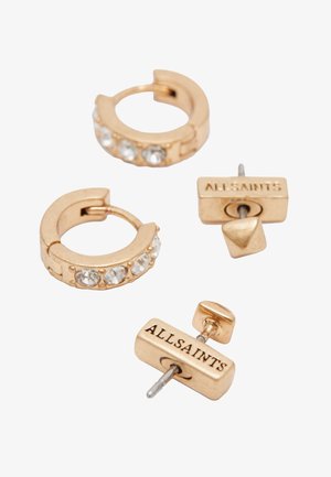 Orecchini a cerchio in tonalità oro con cinque cristalli incastonati; include orecchini a perno in tonalità oro con un design a blocchi e un accento a piramide.