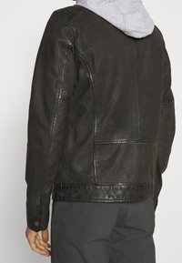 Oakwood Skinnjacka - dark brown