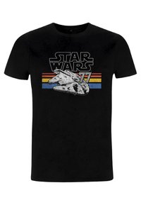 Černé tričko s krátkým rukávem se grafikou Millennium Falcon, s nápisem "STAR WARS" a třemi vodorovnými pruhy v červené, žluté a modré barvě.