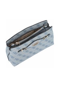 Borsa a tracolla blu in canvas con un motivo a logo ripetuto, hardware in argento, chiusura con zip e un interno dalla texture liscia.