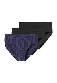 Drei Herren-Slips in einer Reihe, zwei einfarbige schwarze Paare hinter einem marineblauen Paar mit dünnen, vertikalen roten und weißen Streifen.