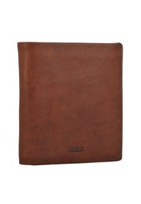 Portafoglio in pelle marrone con una texture liscia, design bifold e logo "JOOP!" in rilievo sul davanti. I bordi cuciti mettono in evidenza l'artigianato.