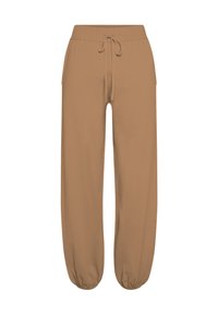 Pantalones deportivos marrones y ligeros con una amplia cinturilla elástica y cordón ajustable. Presentan tobillos estrechos y bolsillos laterales. Textura suave.