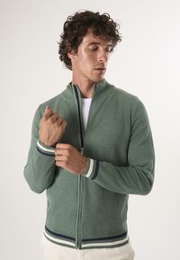 FULL ZIPPER - Gilet - green