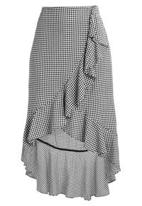 Jupe à carreaux noir et blanc avec un ourlet asymétrique, des détails en volants et un tissu léger. Elle présente une taille ajustée et un design en couches.