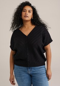 Črn pleten cardigan z V-izrezom, kratkimi rokavi in gumbom za zapiranje. Ima strukturirano zigzag vzorčenje in sproščen kroj.