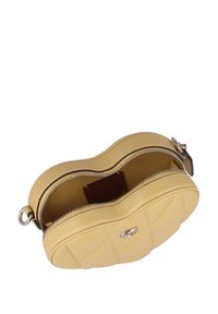 COACH QUILTED HEART  - Borsa a tracolla - light yellow