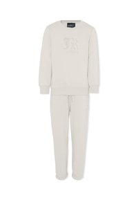 Sæt bestående af lys grå sweatshirt og sweatpants lavet af blødt stof. Har ribbede manchetter og et præget logo på brystet og benet.