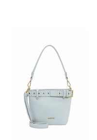 Jasnoniebieska skórzana torebka o fakturowanym wykończeniu, z paskiem zapinanym na klamrę z złotymi akcentami oraz regulowanym paskiem na ramię.