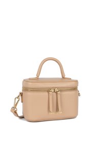Beige leren tas met textuur, voorzien van een handvat bovenaan, gouden ritsen en decoratieve franjes. Inclusief een afneembare schouderriem.