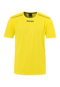 Geel performance T-shirt van lichtgewicht, ademend materiaal. Heeft een ronde hals en contrasterende zwarte accenten langs de schouders.