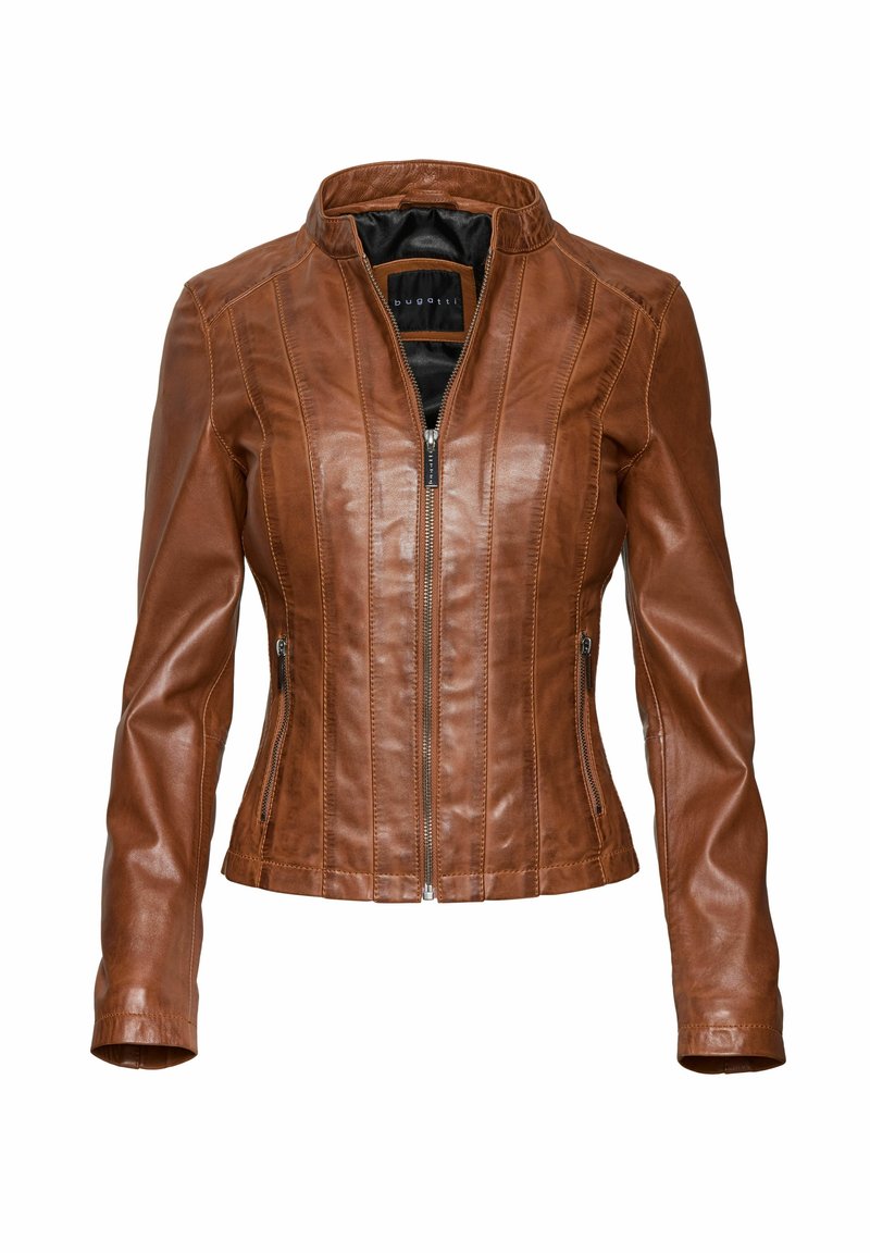 Veste en cuir marron avec fermeture éclair à l’avant, col cheminée et poches latérales zippées, conçue pour une silhouette ajustée.