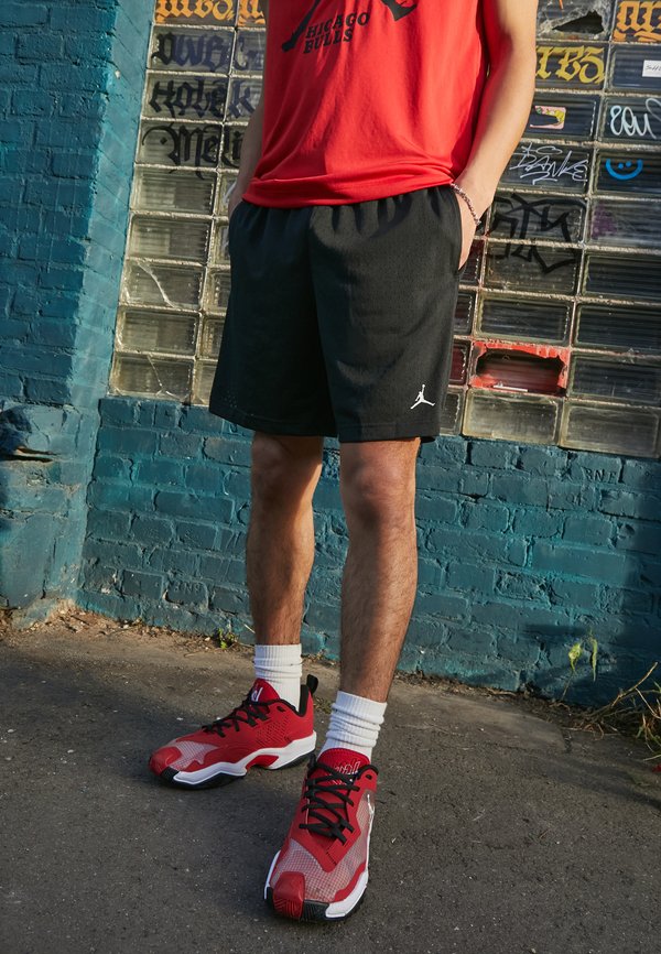 SHORT - Kurze Sporthose