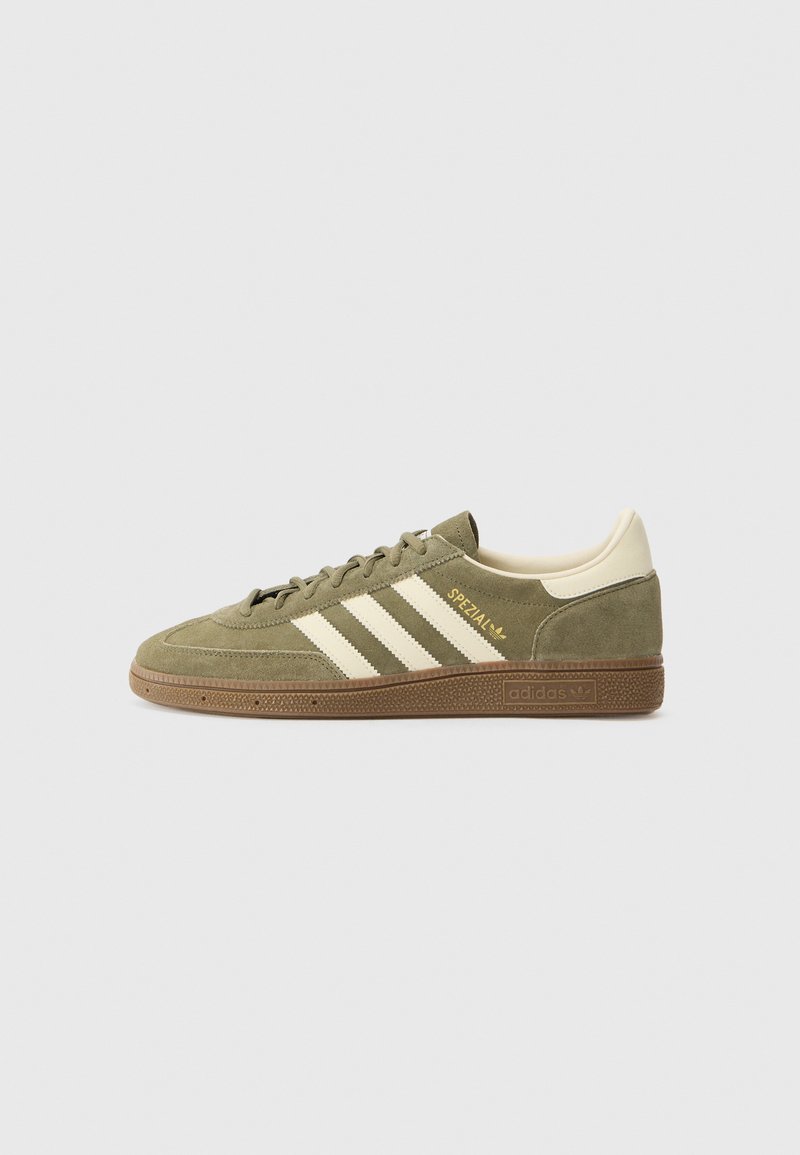 adidas Originals - HANDBALL SPEZIAL UNISEX - Matalavartiset tennarit - olive strata/cream white/gum, Suurenna