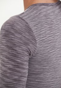 Endurance MIDLAYER CRINA - Langærmet T-shirt - shark