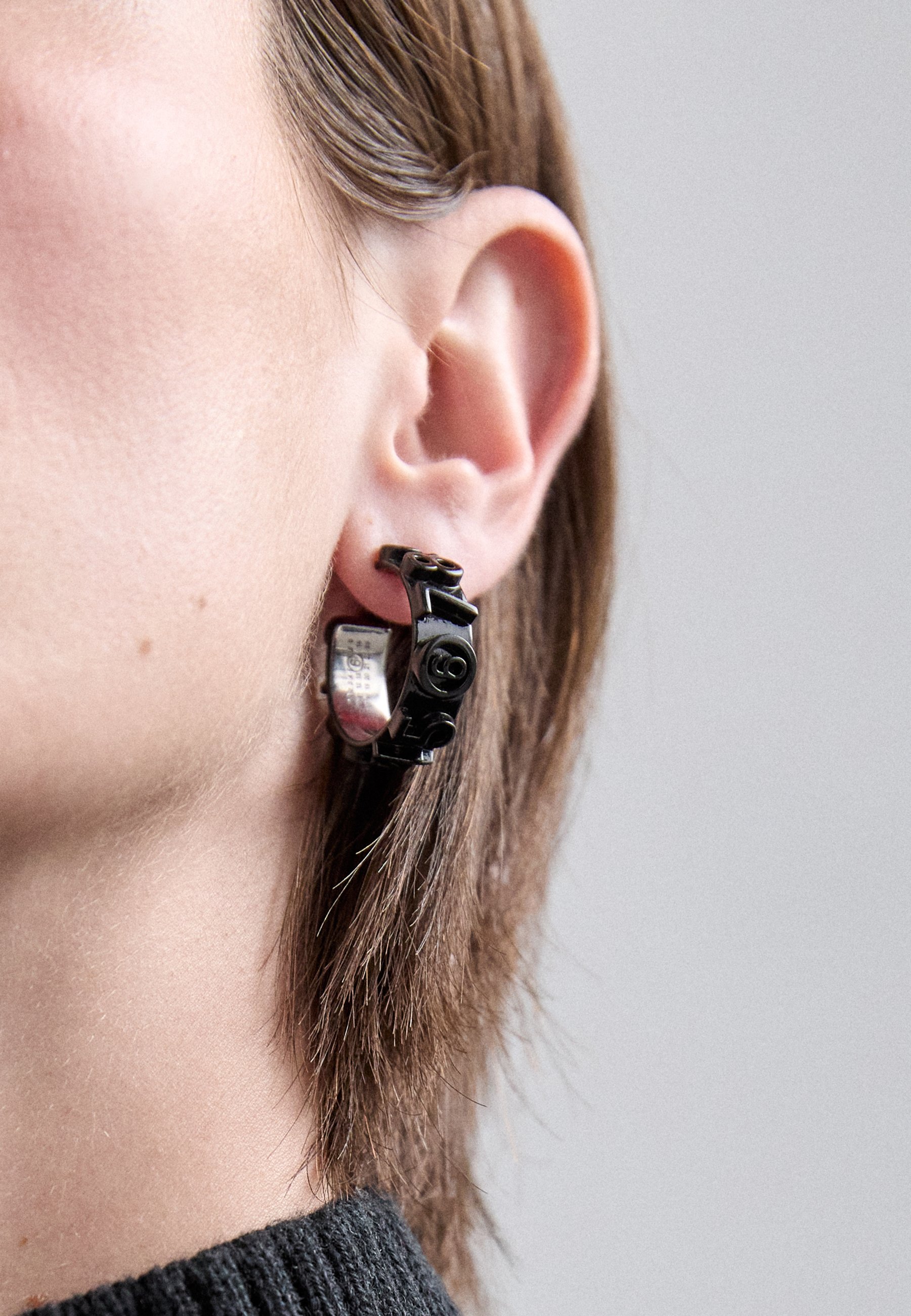 【関税＆送料込み】Mm6 Maison Margiela Orecchini Con Logo MM6 Maison Margiela Logo Brooch Single Earring - Brass Drop