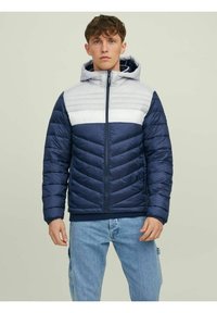 Jack & Jones JJEHERO PUFFER HOOD - Zimní bunda - navy blazer