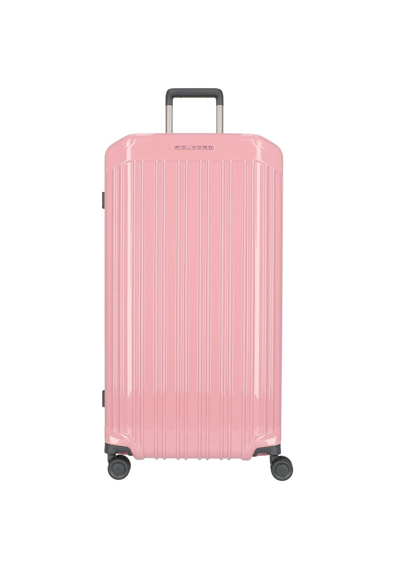 Maleta rígida rosa con rayas verticales, mango telescópico, cuatro ruedas y un acabado brillante para una fácil movilidad.