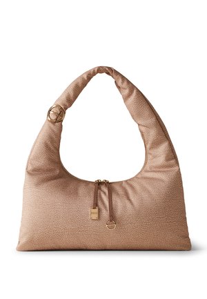 Sac à main texturé beige avec une bandoulière courbée, des accents en métal doré et une fermeture à double zip. Matériau doux et moelleux.