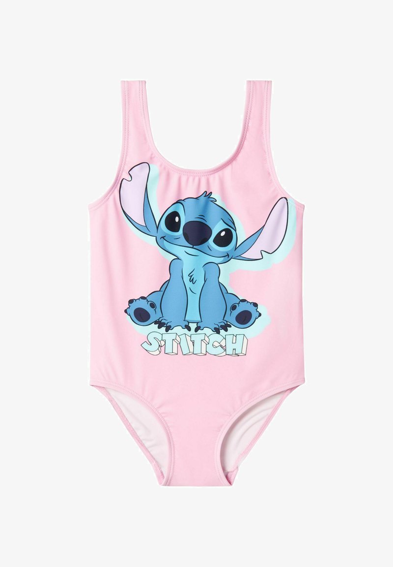 Rosa Badeanzug mit einem Druck eines blauen animierten Charakters mit großen Ohren und dem Text "STITCH" in fetter Schrift. Glattes Material und ärmelloses Design.