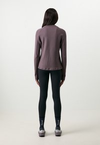 NNormal BEKLEIDUNG 
 - T-shirt à manches longues - dunkelviolett