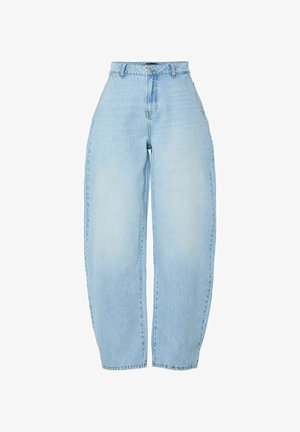 Gaiši zili džinsu džinsi ar augstu vidukli, plašu kāju dizainu un šuvju apakšu ar izšuvumiem. Klasisks piecu kabatu stils.