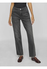 Jeans de pierna ancha de talle alto en gris oscuro, con dobladillo sin terminar, bolsillos delanteros y traseros, y un cierre de botón en la parte delantera.