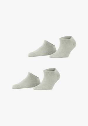 Dwie pary jasno szarych skarpetek niskich do kostek wyeksponowane na białym tle, pokazujące zarówno lewą, jak i prawą stronę.