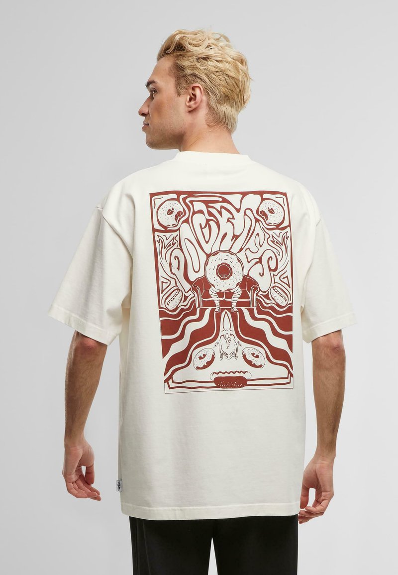 Off-white krāsa liel izmēra T-krekls ar lielu brūnu grafiku uz muguras, kurā redzami abstrakti formas un dizaini, īsām piedurknēm un brīvu piegriezumu.