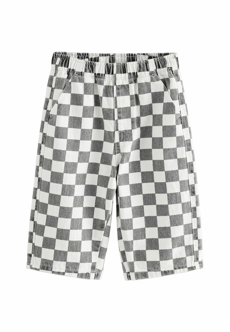 Shorts à carreaux noir et blanc avec une taille élastique, deux poches latérales et une coupe droite. Le tissu semble lisse avec une texture légère.