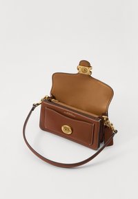 COACH TABBY SHOULDER BAG 20 - Sac à main - tan