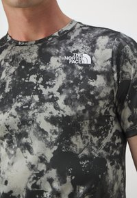 The North Face 24/7 szary