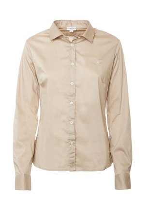 Camicia beige a maniche lunghe con bottone realizzata in tessuto morbido, dotata di colletto, sei bottoni frontali e un piccolo logo ricamato sul petto.