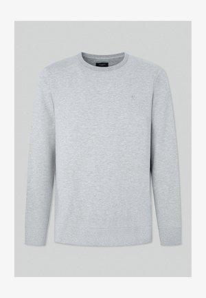 Heller grauer Pullover aus weichem Stoff, mit Rundhalsausschnitt, langen Ärmeln und kleinem Logo auf der Brust. Einfaches Design.