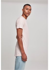 Urban Classics SHAPED LONG - Basic póló - pink