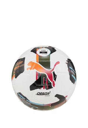 Pallone da calcio con marchio Puma, caratterizzato da grafiche nere e colorate su fondo bianco, con pannelli testurizzati e un logo in evidenza.