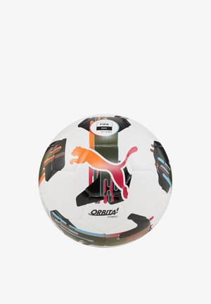 Pallone da calcio con marchio Puma, caratterizzato da grafiche nere e colorate su fondo bianco, con pannelli testurizzati e un logo in evidenza.