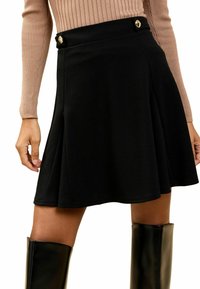 Unselected, black 